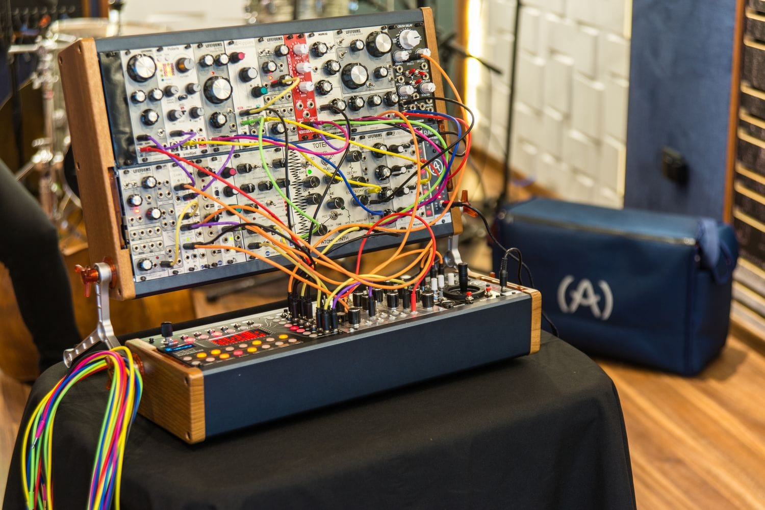 ARTURIA RACK BRUTE 6U Noirモジュラーシンセ ケース Arturia RackBrute 6U Eurorack Case with Power Supply - Noir